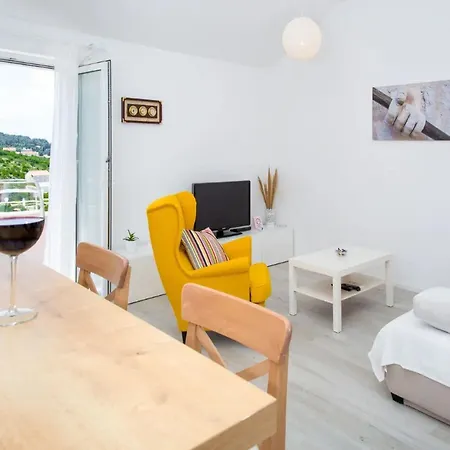 Maris - One Bedroom *