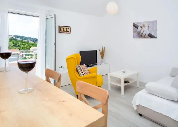 Maris - One Bedroom *